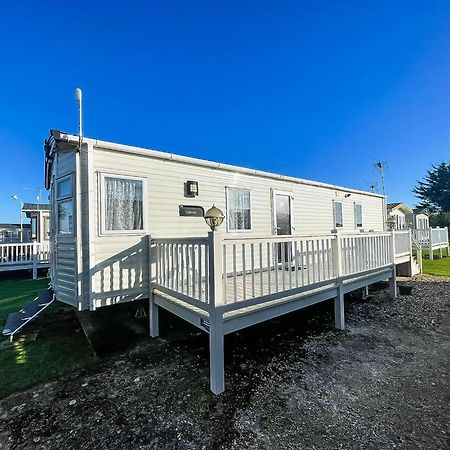 6 Berth Caravan With Decking At Seawick Holiday Park In Essex Ref 27549Sw 滨海克拉克顿 外观 照片