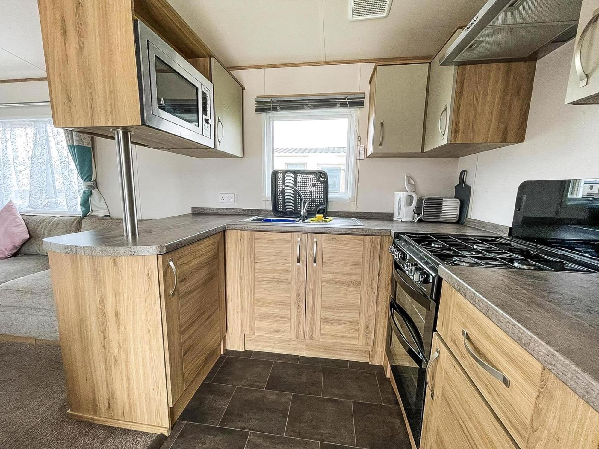 6 Berth Caravan With Decking At Seawick Holiday Park In Essex Ref 27549Sw 滨海克拉克顿 外观 照片
